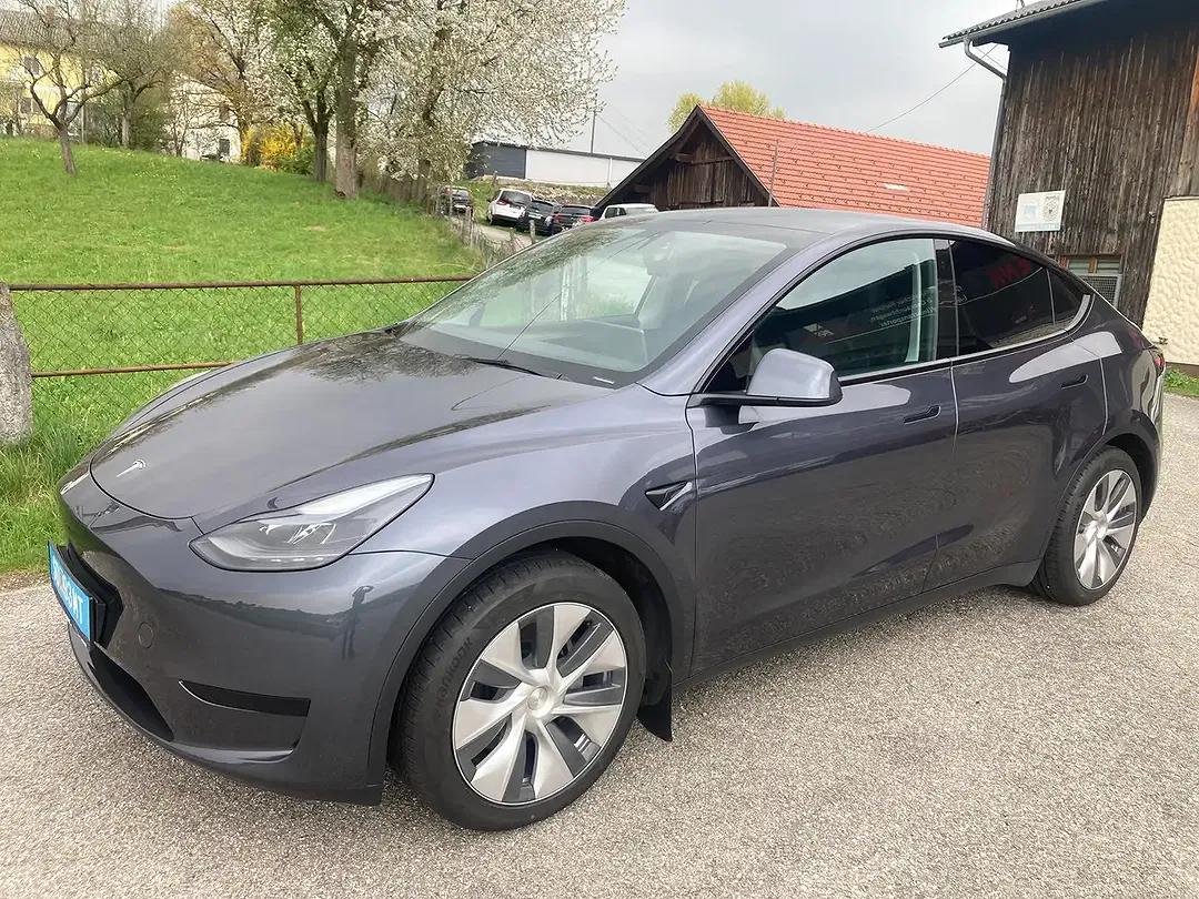 Tesla Model Y - foto 1