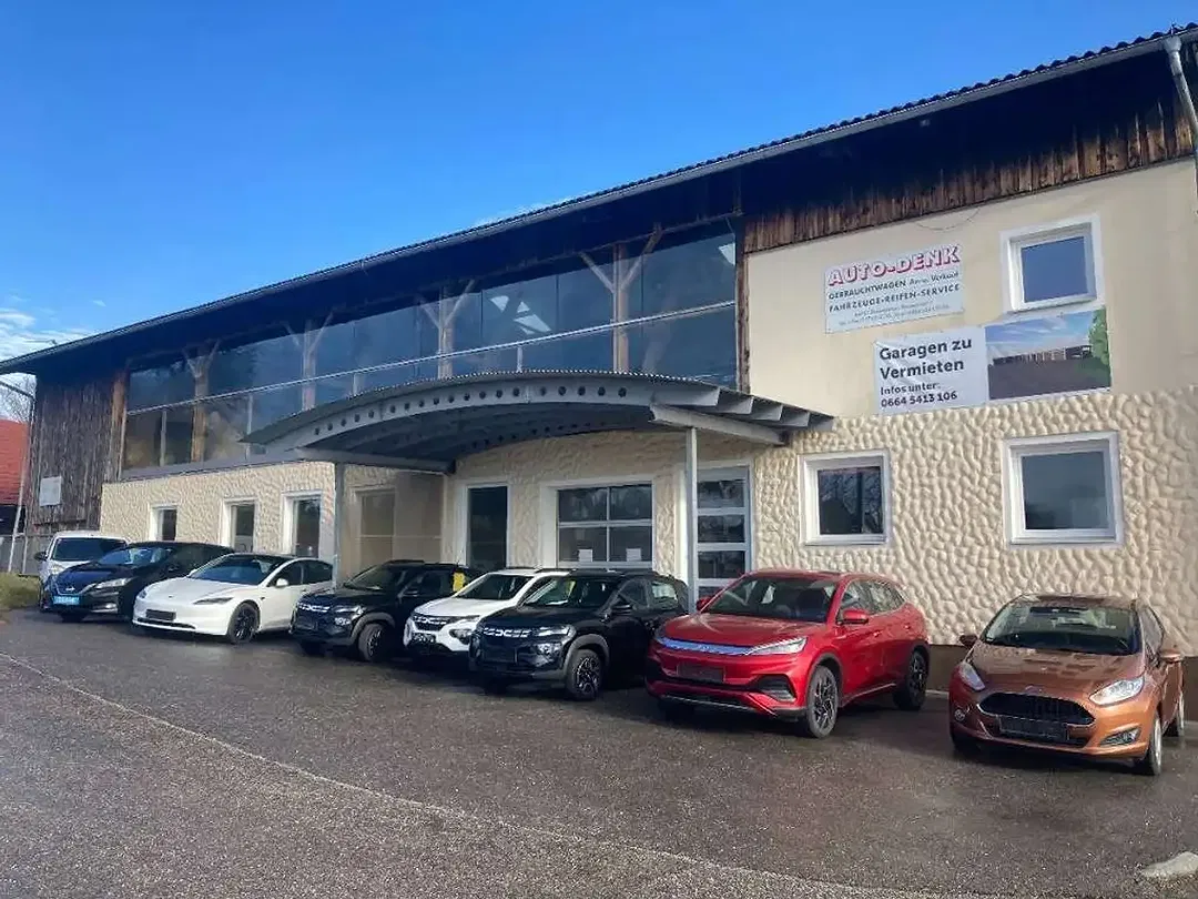 Tesla Model Y - Thumbnail 6