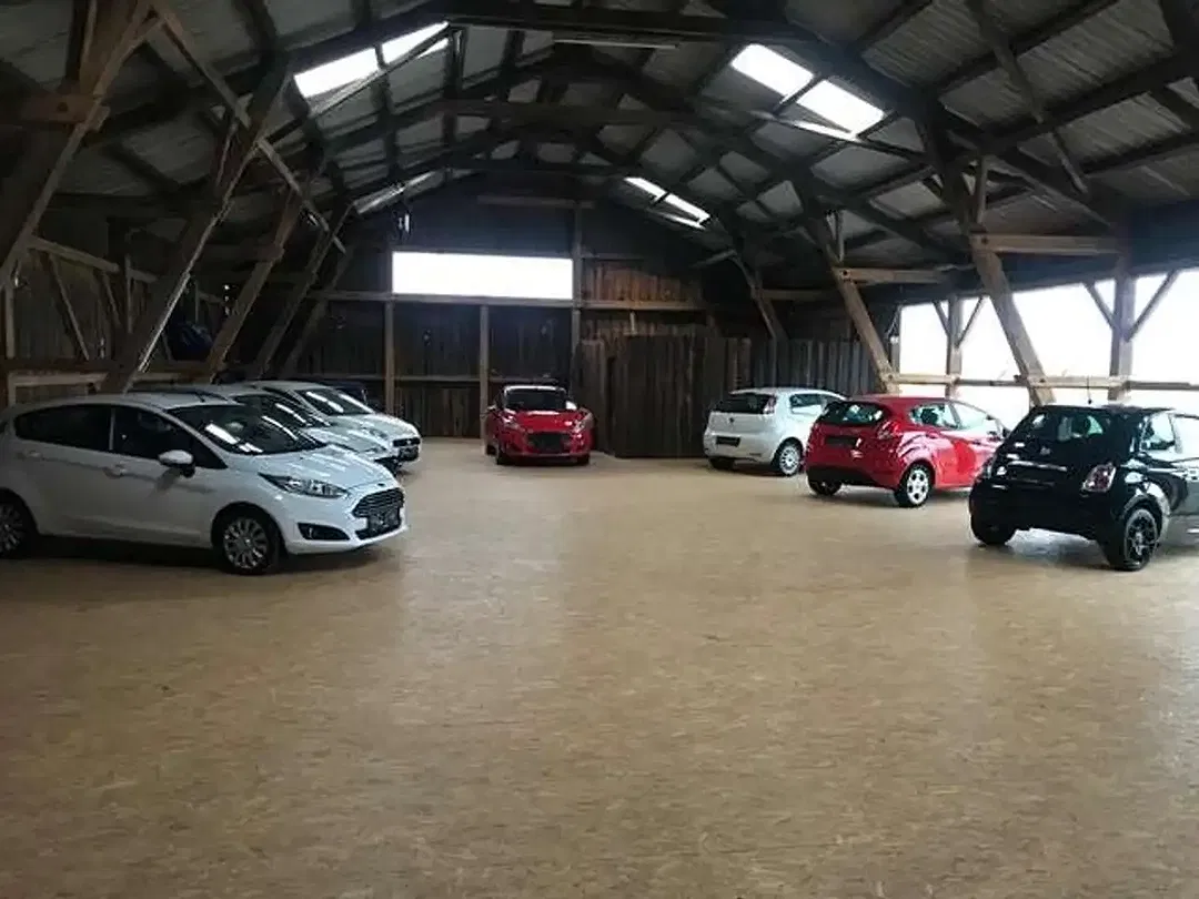 Tesla Model Y - Thumbnail 8