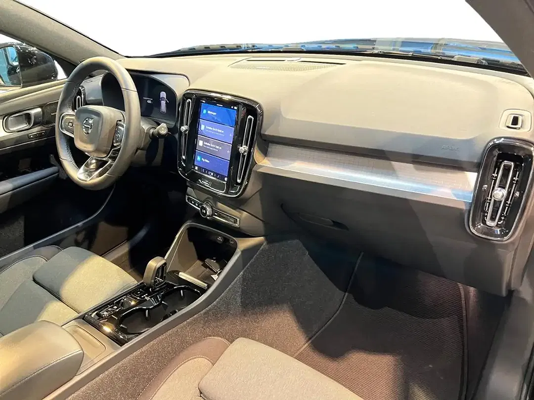 Volvo XC40 B4 Plus Dark Urban - Thumbnail 3