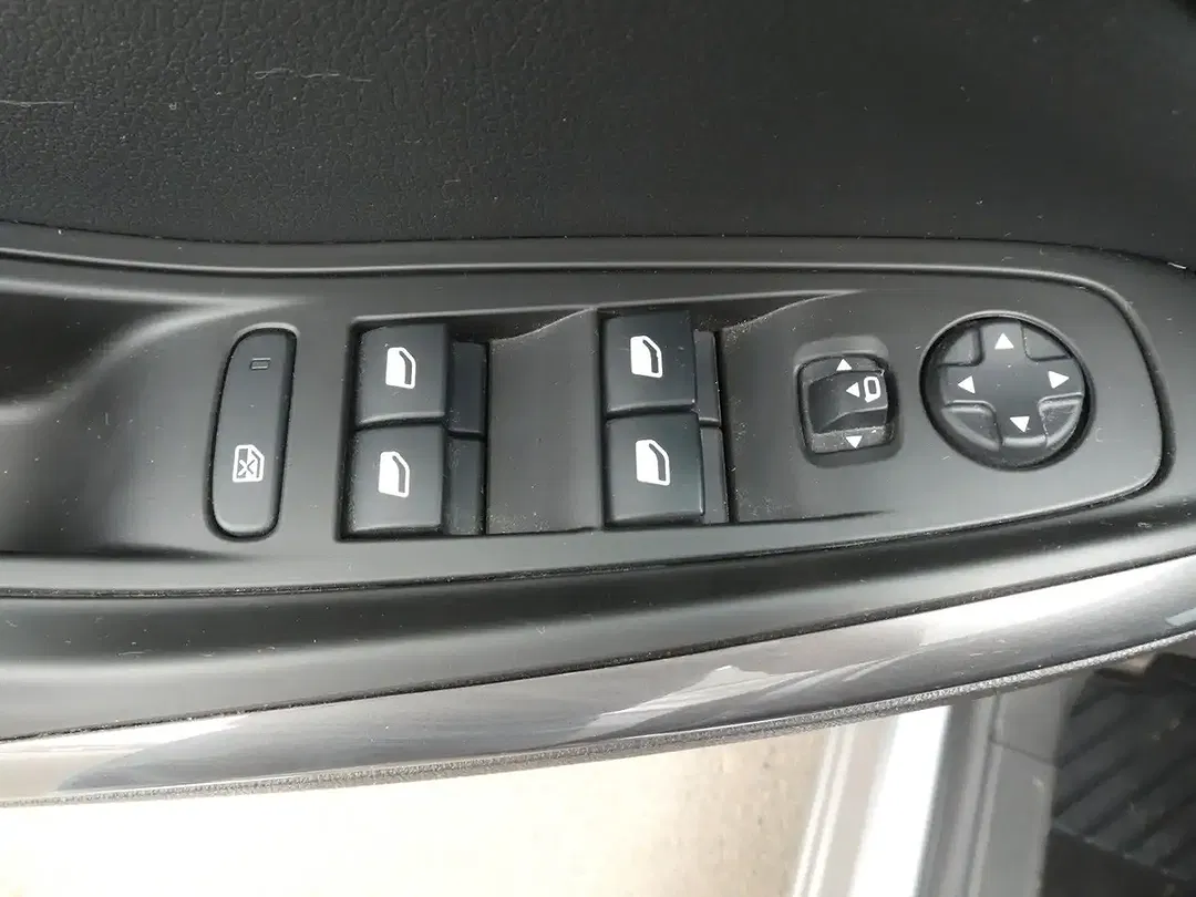 Opel Grandland X Hybrid Elegance - Thumbnail 9