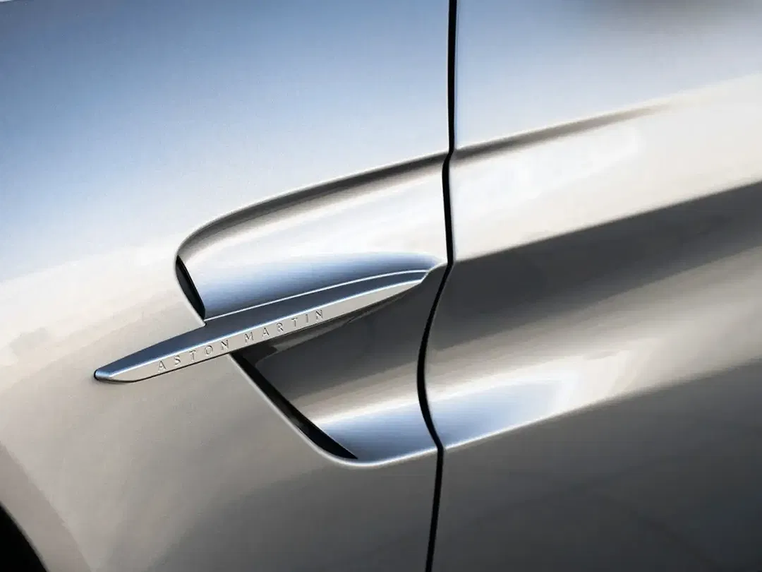 Aston Martin Vantage - Thumbnail 13