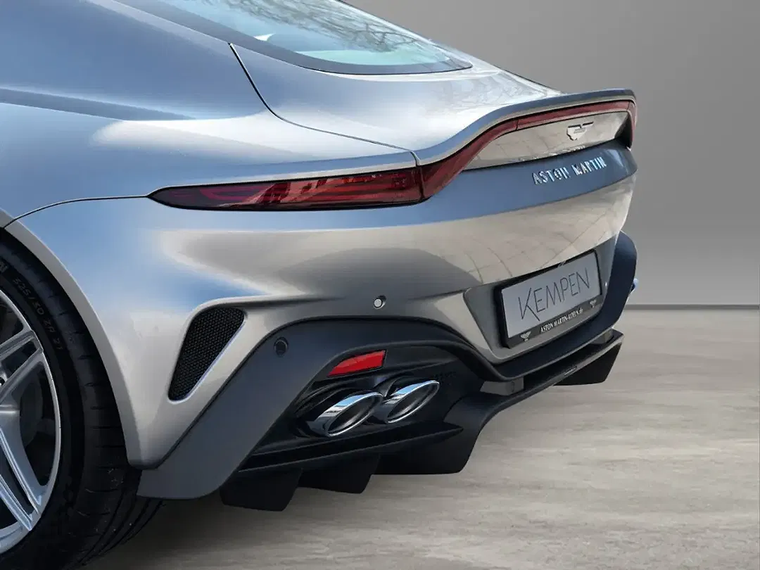 Aston Martin Vantage - Thumbnail 14