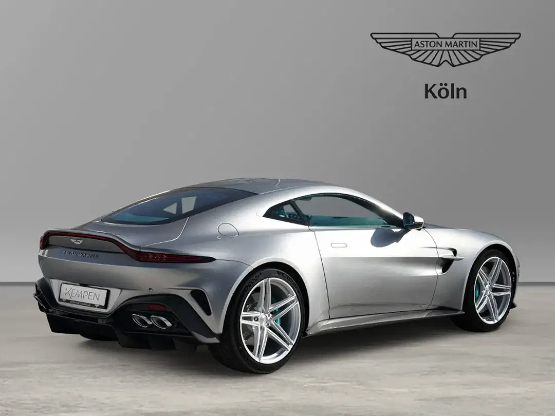 Aston Martin Vantage - Thumbnail 4