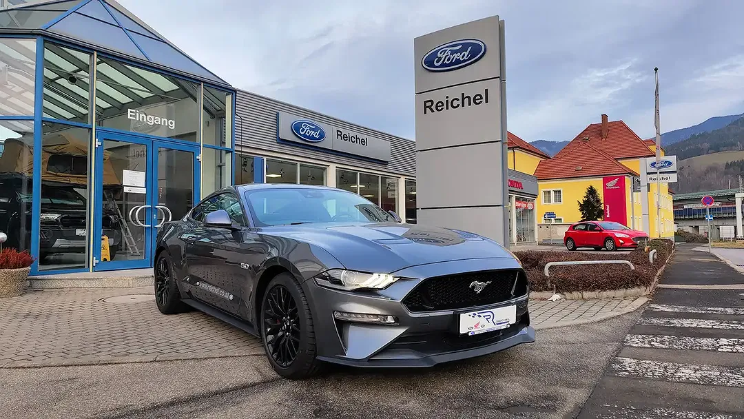 Ford Mustang GT - foto 1