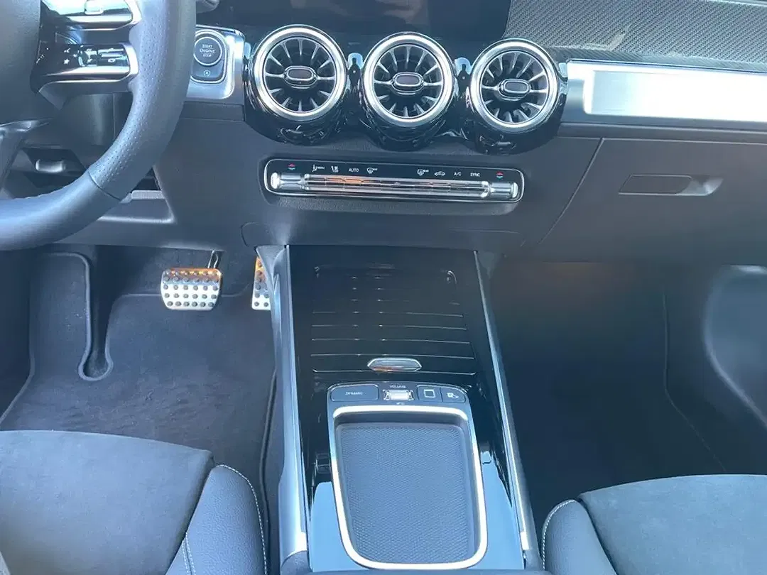 Mercedes-Benz GLB 200 AMG MBUX Night - Thumbnail 14