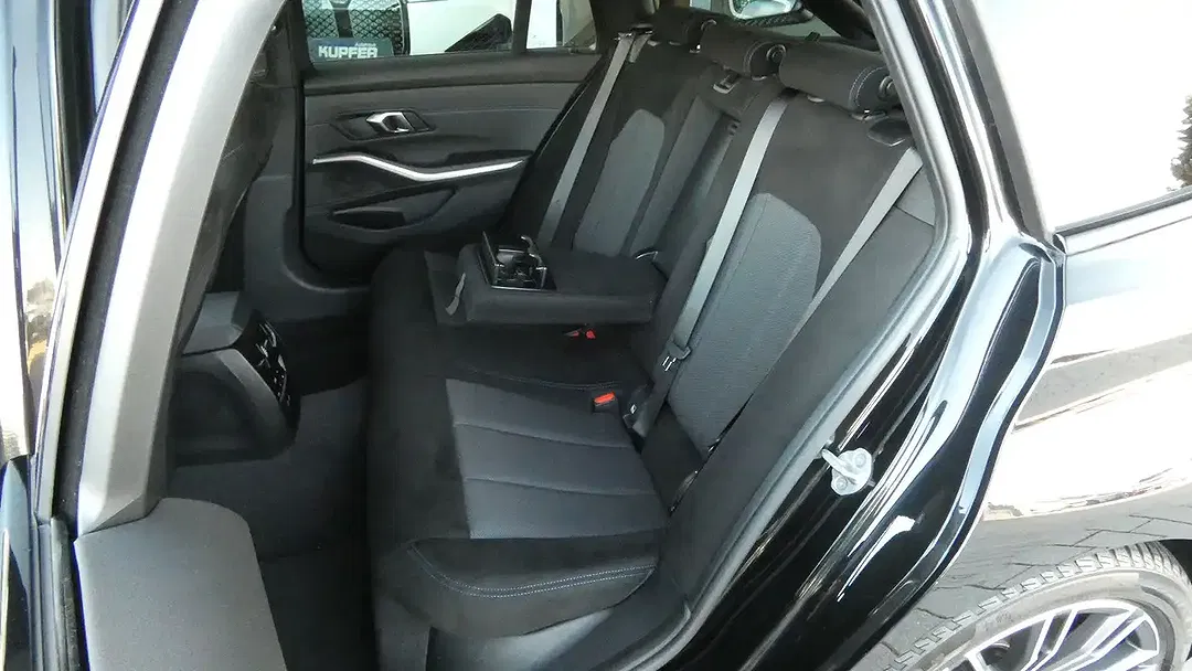 BMW 318 Touring M Sport - Thumbnail 10
