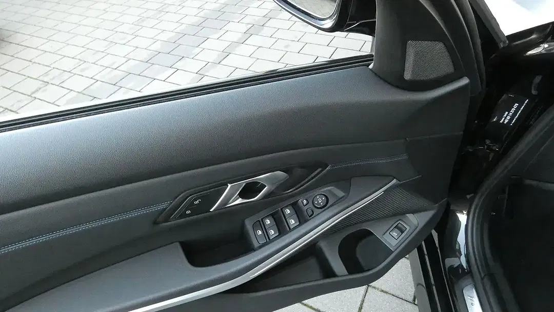 BMW 318 Touring M Sport - Thumbnail 11