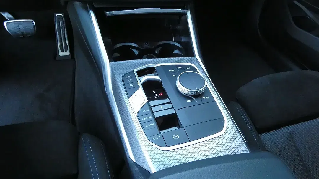 BMW 318 Touring M Sport - Thumbnail 12
