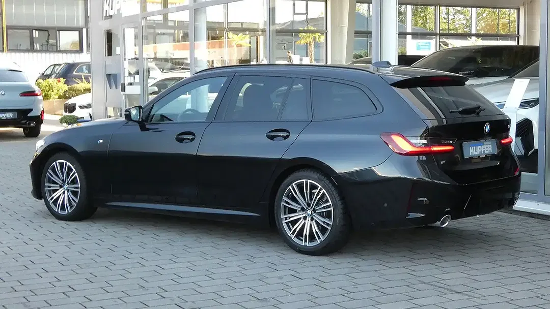 BMW 318 Touring M Sport - Thumbnail 3