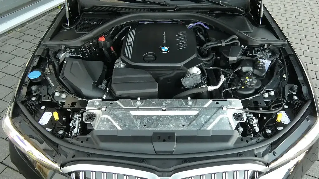 BMW 318 Touring M Sport - Thumbnail 6