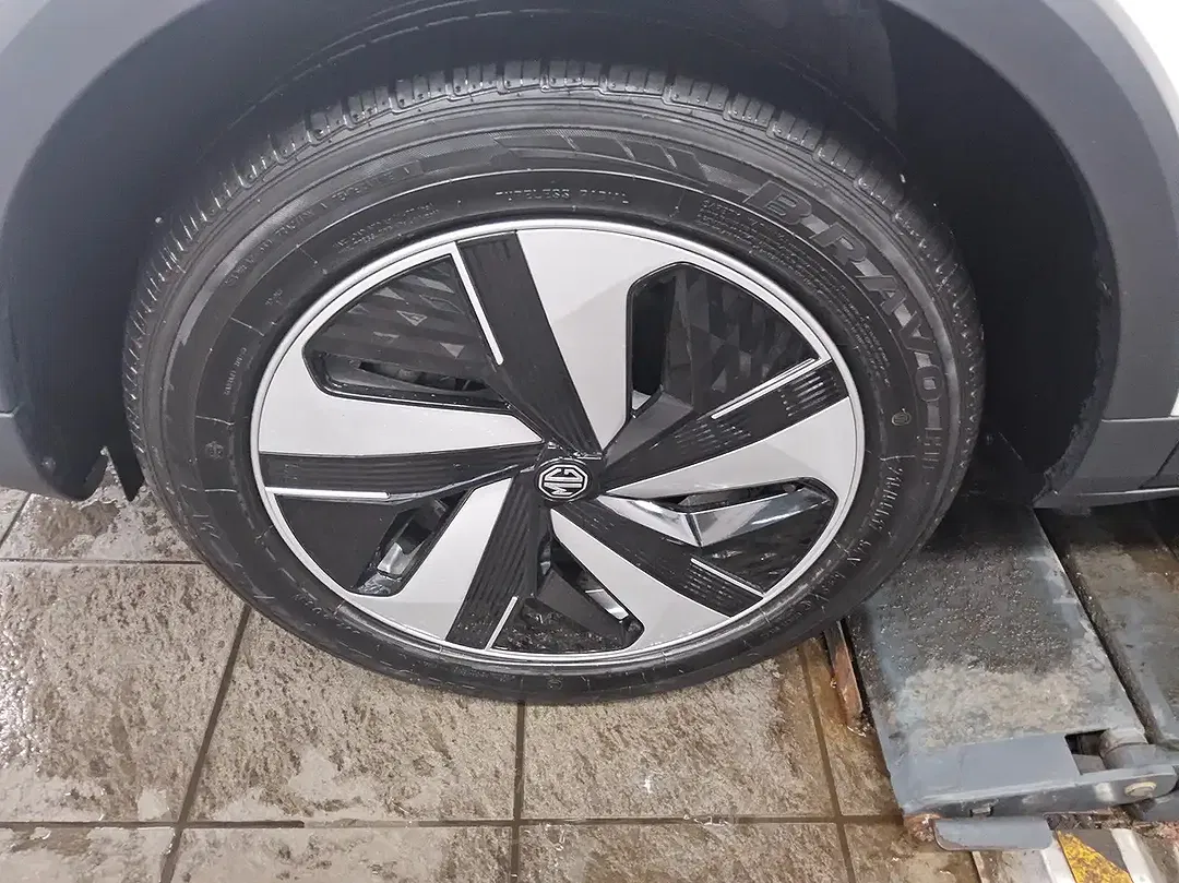 MG ZS EV Luxury - Thumbnail 12