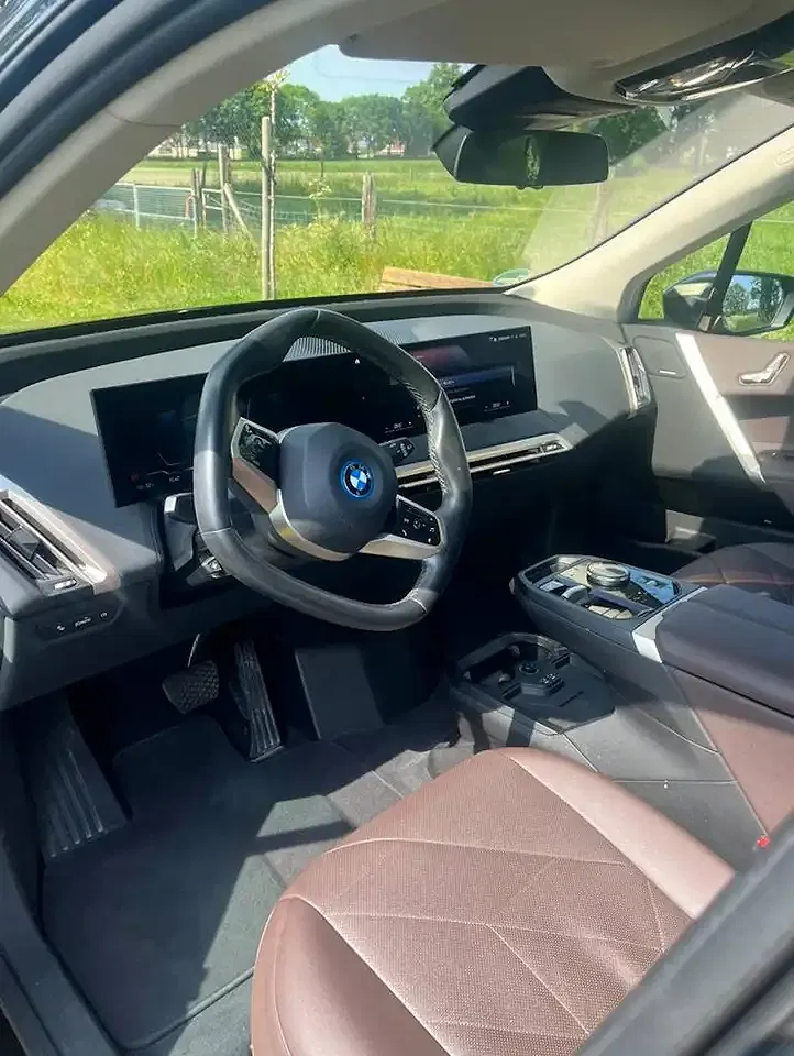 BMW iX xDrive - Thumbnail 4