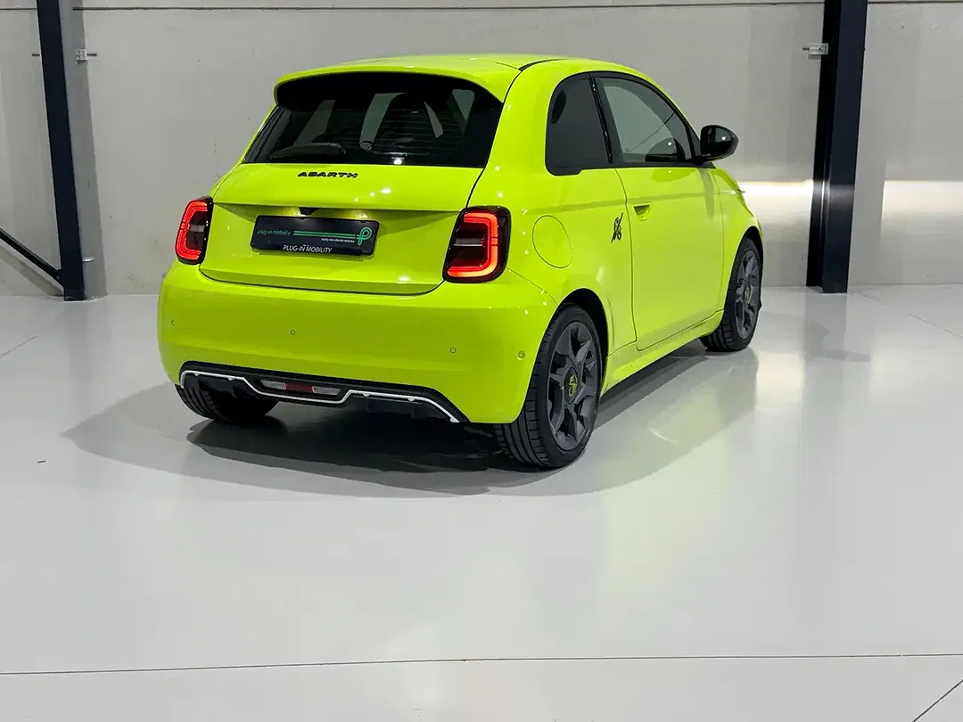 Abarth 500e - Thumbnail 4