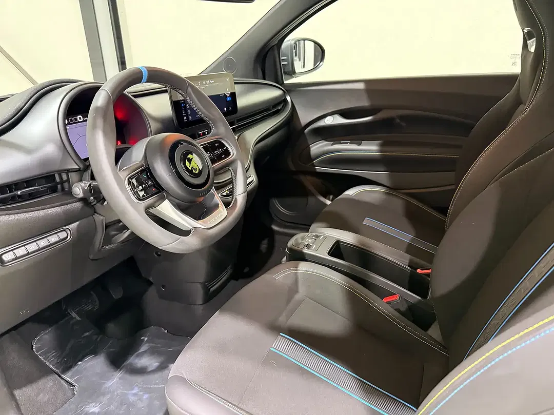 Abarth 500e - Thumbnail 8