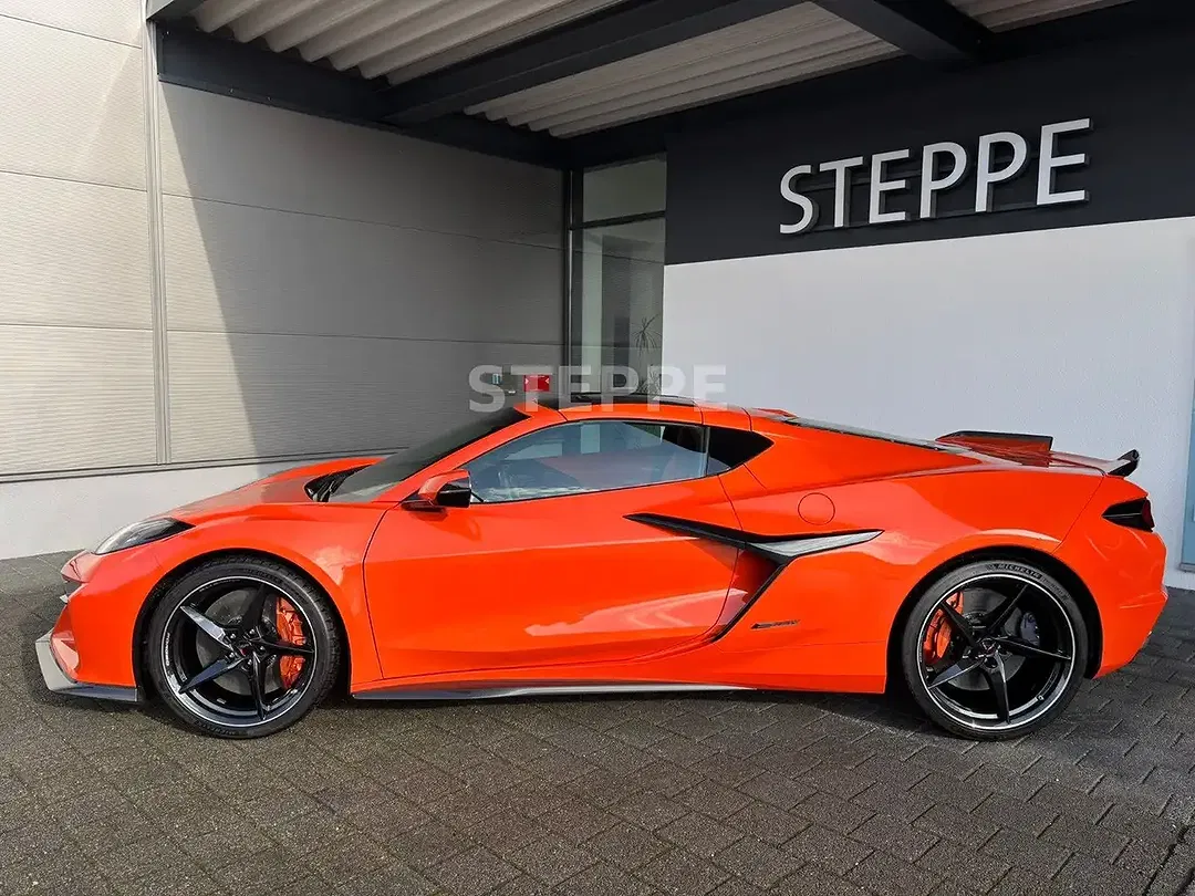 Corvette C8 E-Ray 3LZ Coupe - Thumbnail 3