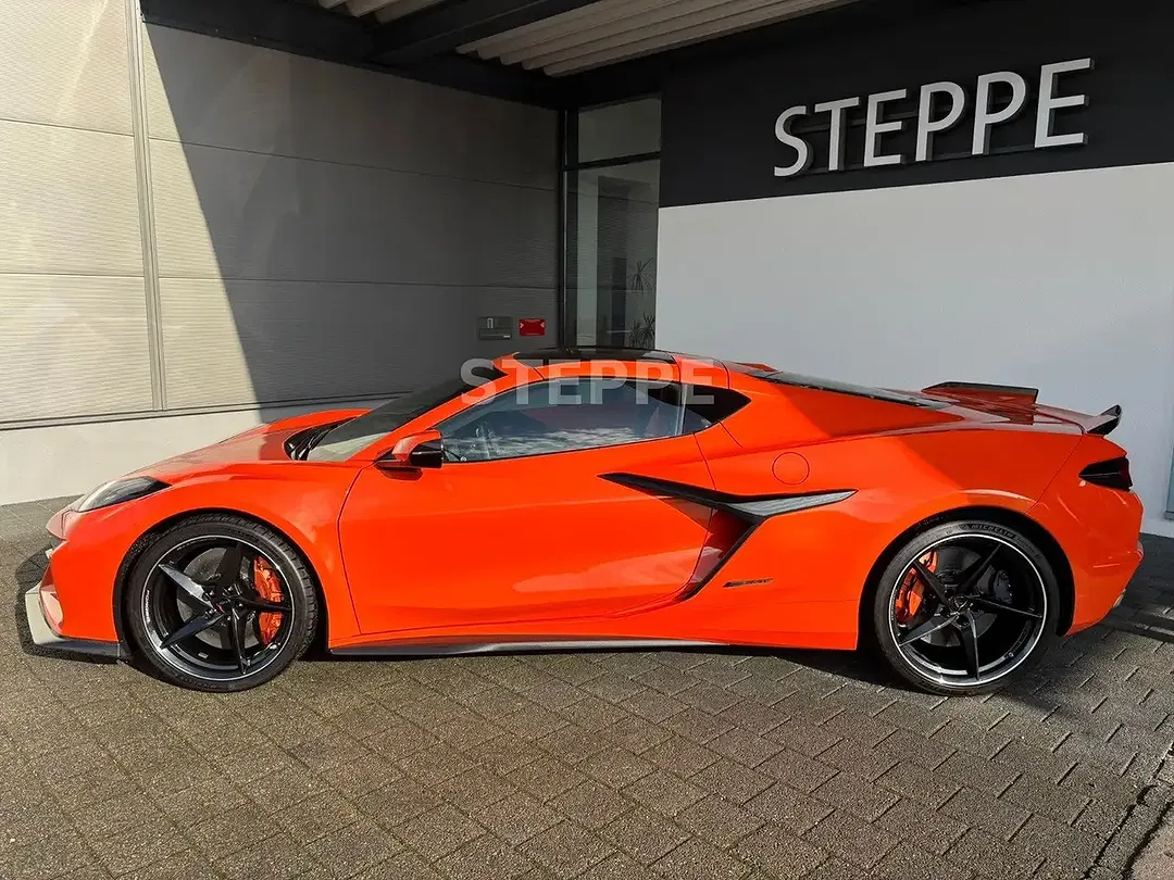 Corvette C8 E-Ray 3LZ Coupe - Thumbnail 4