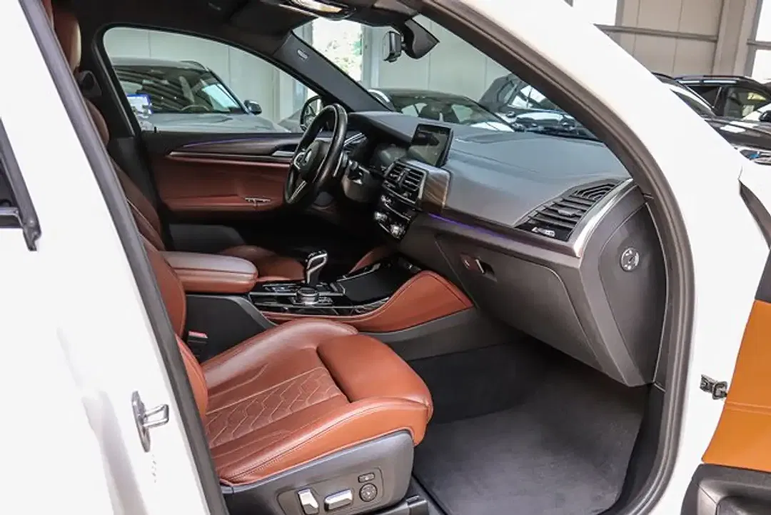 BMW X4 M - Thumbnail 8