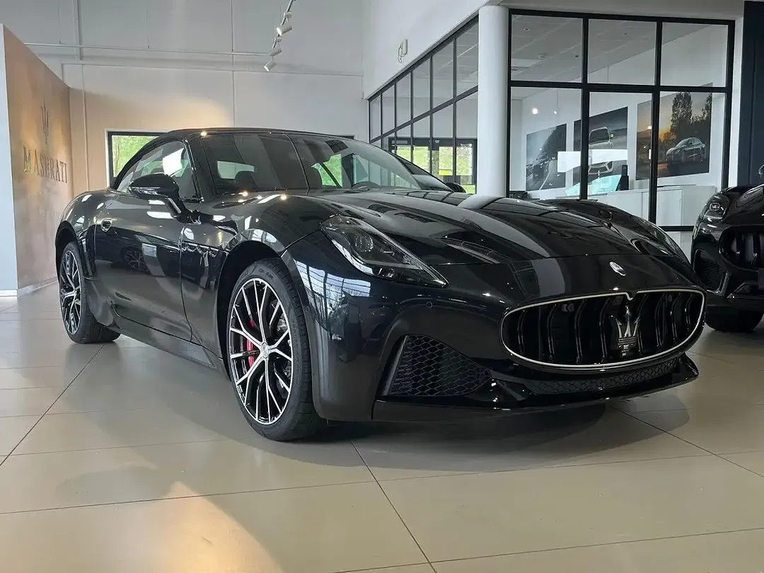 Maserati GranCabrio - Thumbnail 3