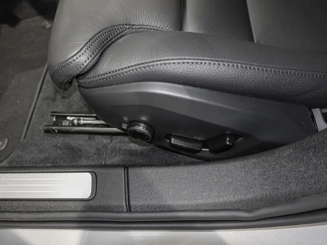 Volvo V60 B4 Plus Dark - Thumbnail 12