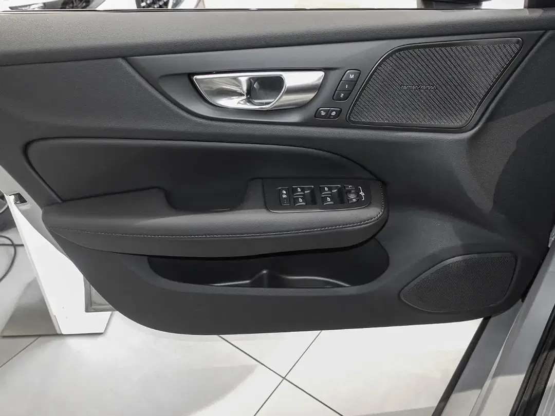 Volvo V60 B4 Plus Dark - Thumbnail 13