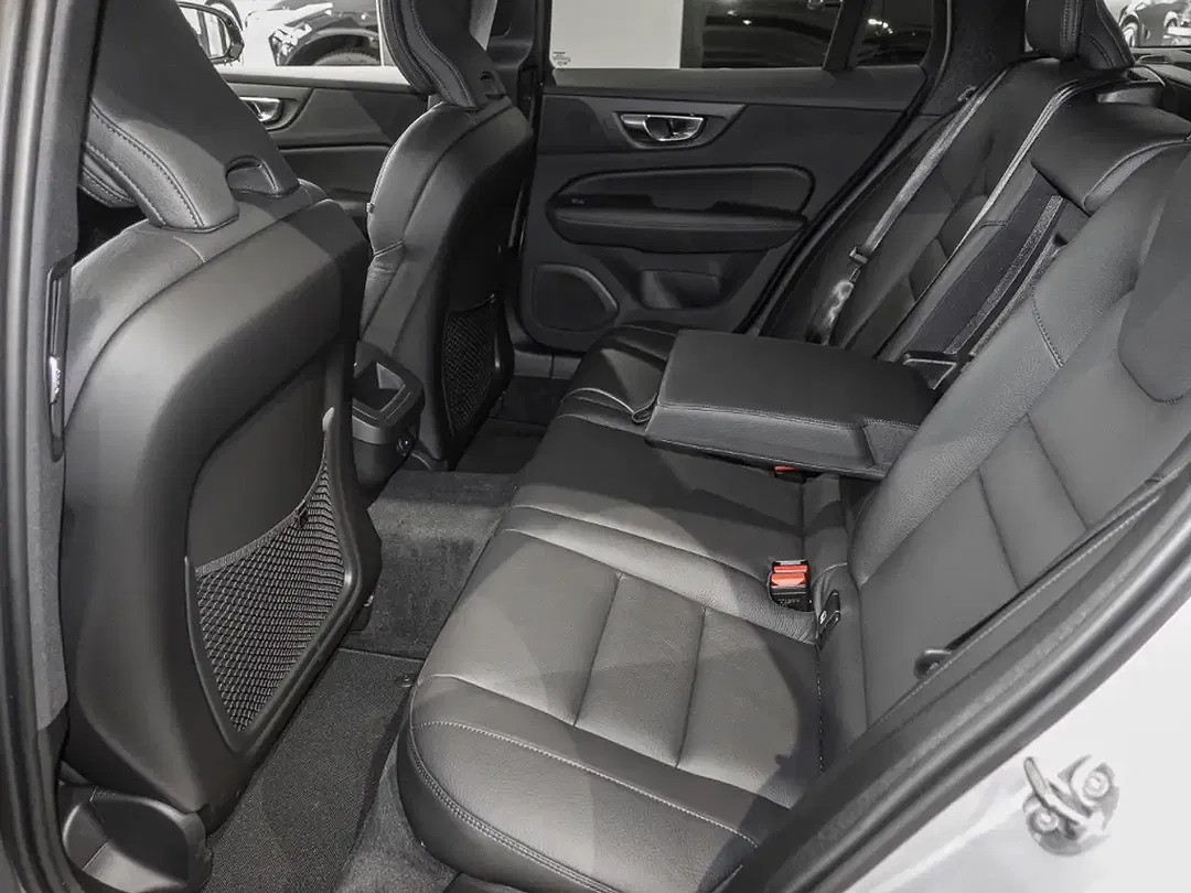 Volvo V60 B4 Plus Dark - Thumbnail 14