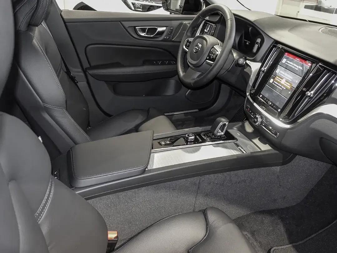 Volvo V60 B4 Plus Dark - Thumbnail 4
