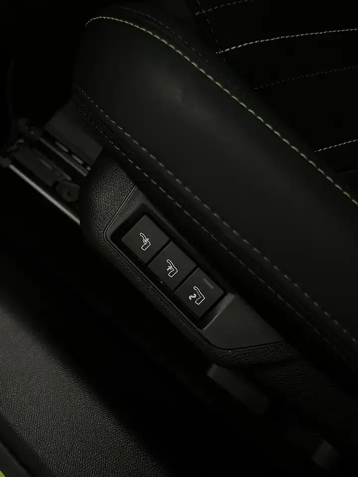 Peugeot 208 136 e-DSC6 Hybrid GT - Thumbnail 14
