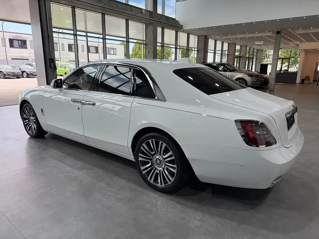 Rolls-Royce Ghost - Thumbnail 10