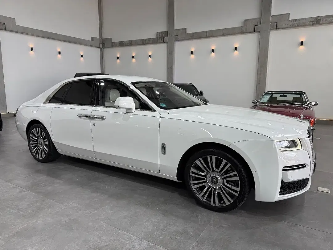 Rolls-Royce Ghost - Thumbnail 4