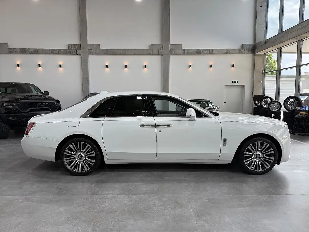 Rolls-Royce Ghost - Thumbnail 5