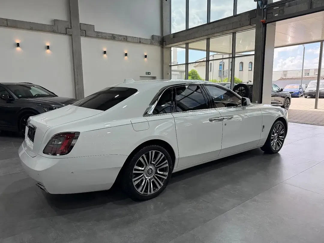 Rolls-Royce Ghost - Thumbnail 6