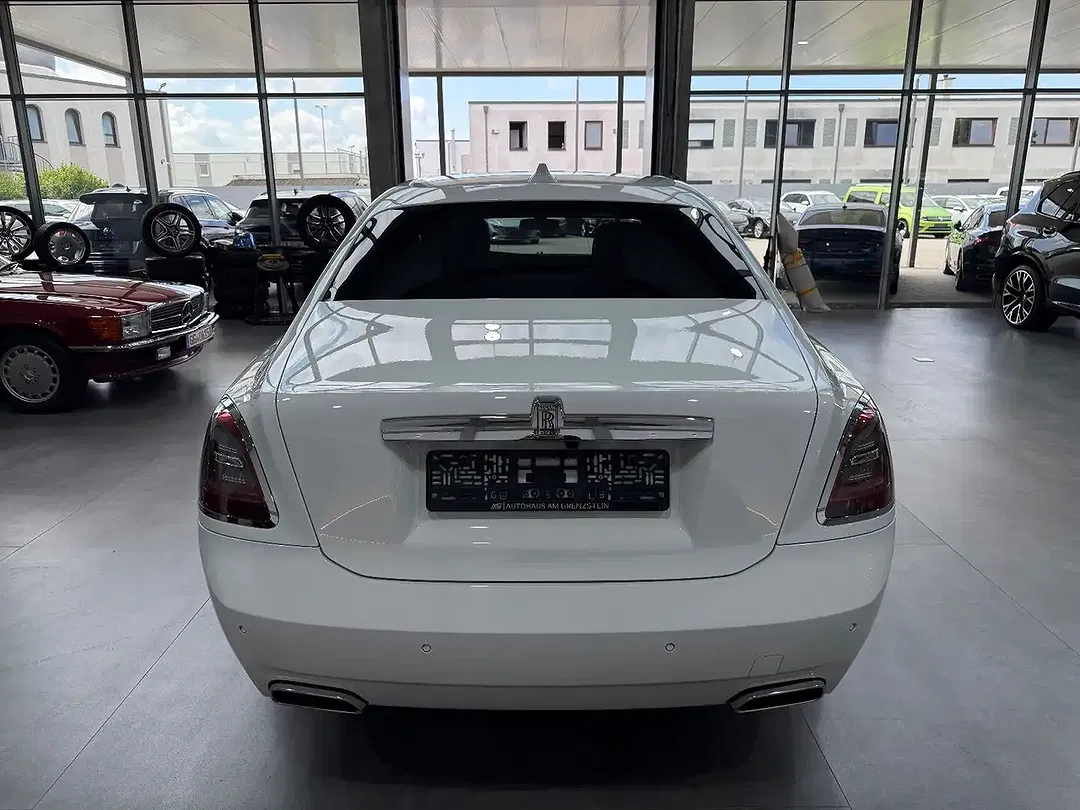 Rolls-Royce Ghost - Thumbnail 8