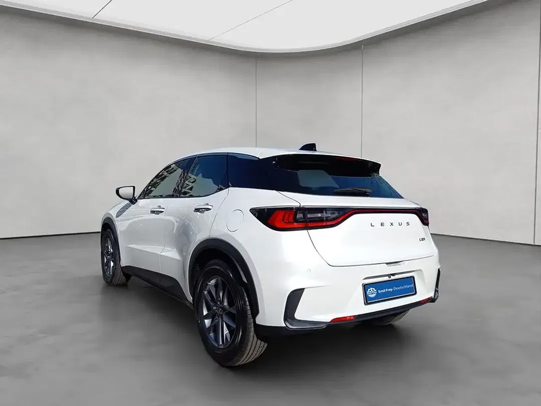 Lexus LBX Comfort - Thumbnail 3