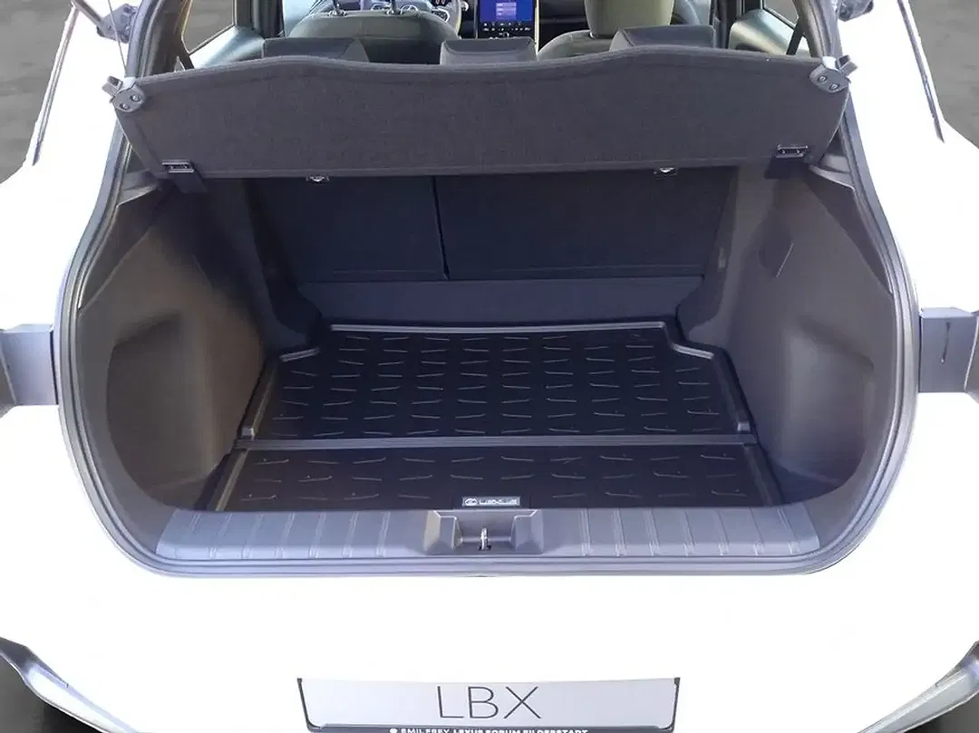 Lexus LBX Comfort - Thumbnail 5