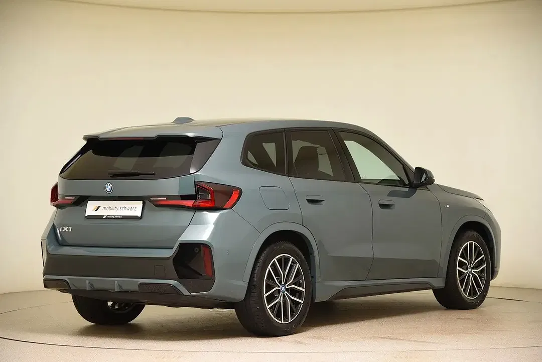 BMW iX1 xDrive M Sport - Thumbnail 3