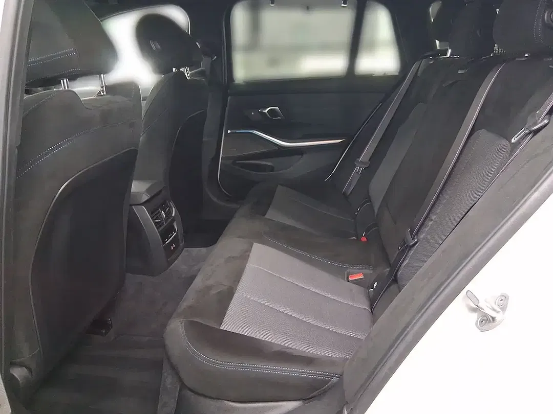 BMW 330 xDrive Touring - Thumbnail 11