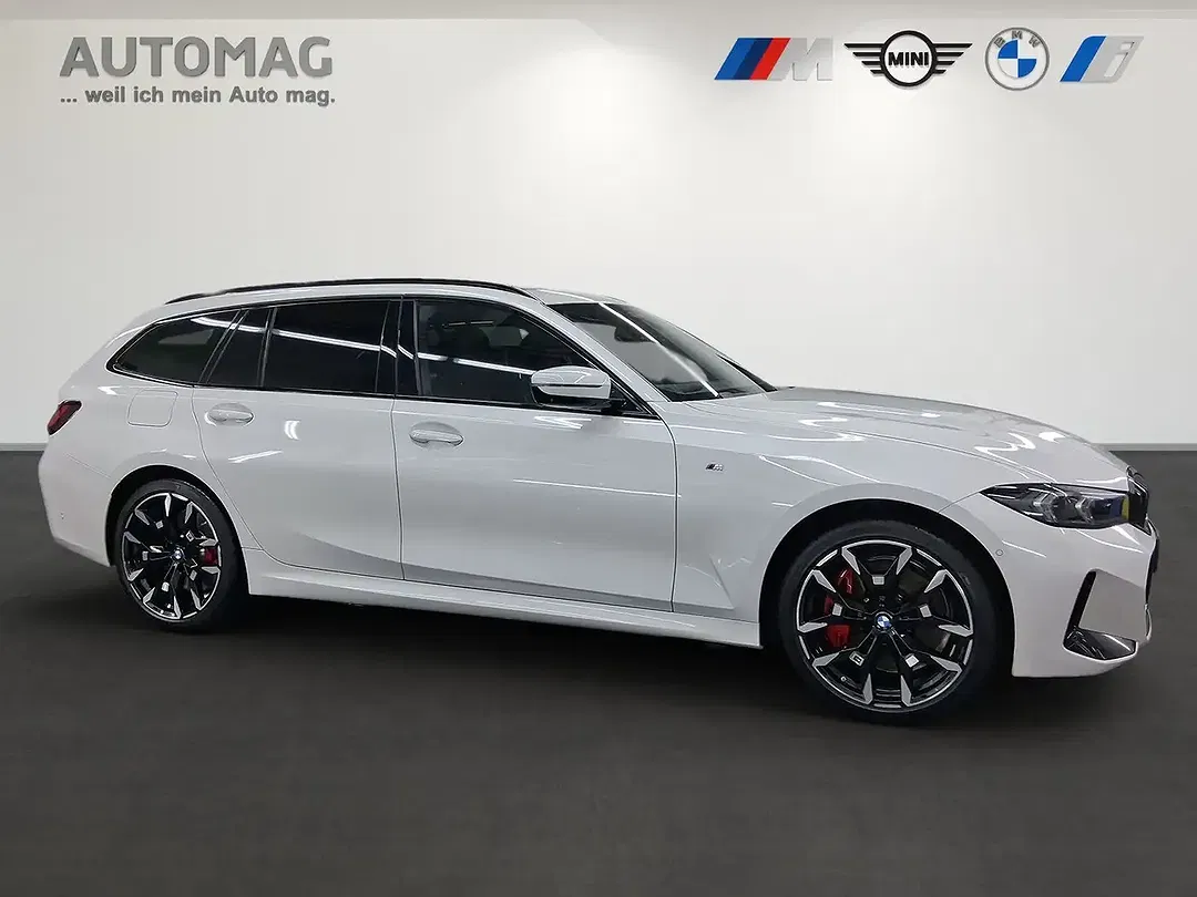 BMW 330 xDrive Touring - Thumbnail 2