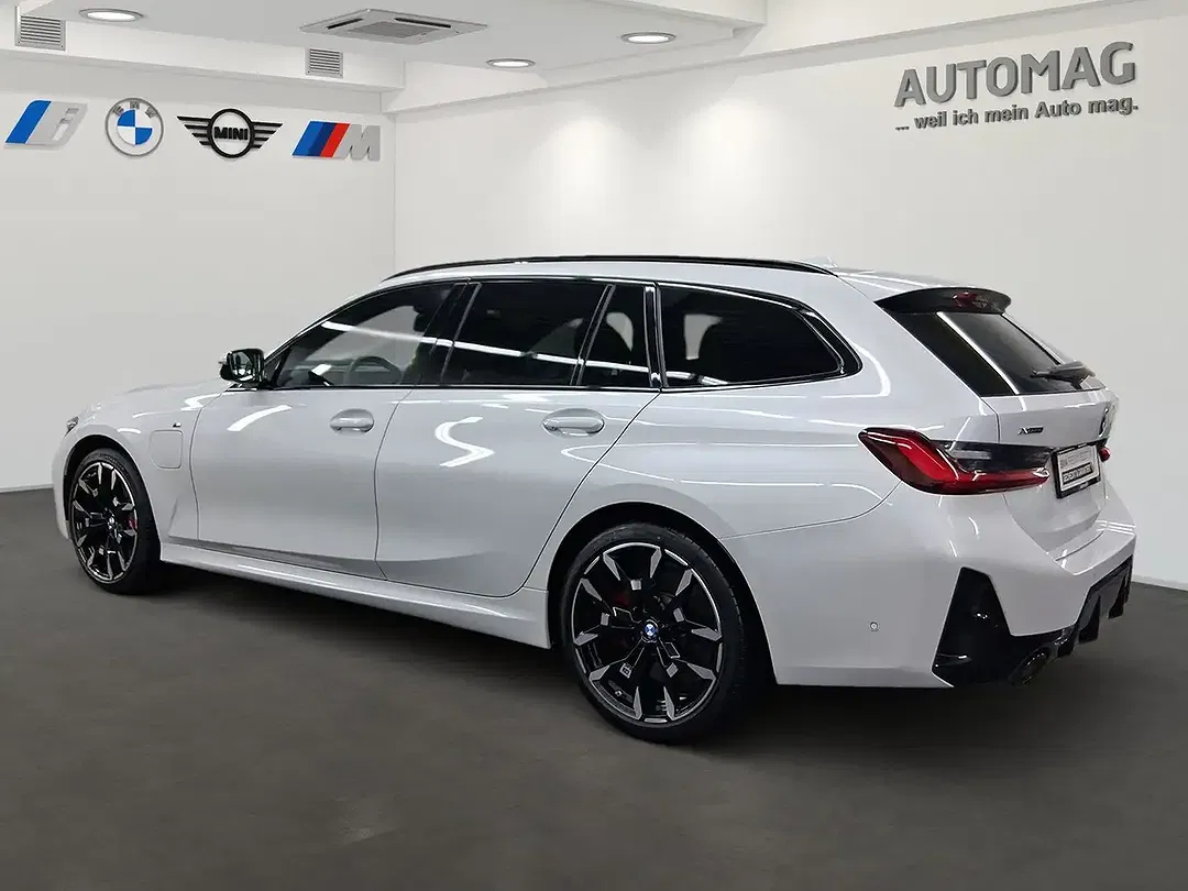 BMW 330 xDrive Touring - Thumbnail 4