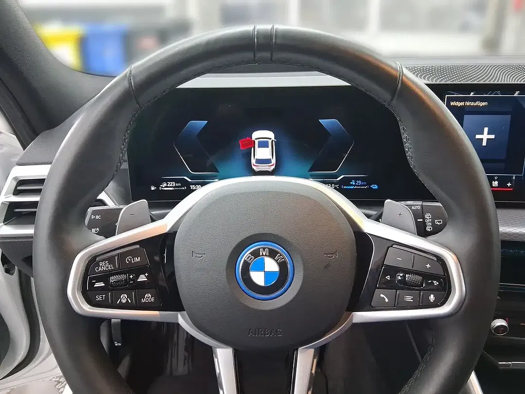 BMW 330 xDrive Touring - Thumbnail 8