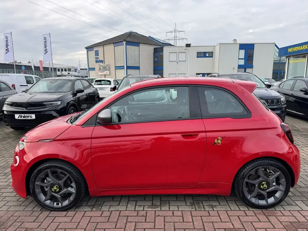 Abarth 500e - Thumbnail 4