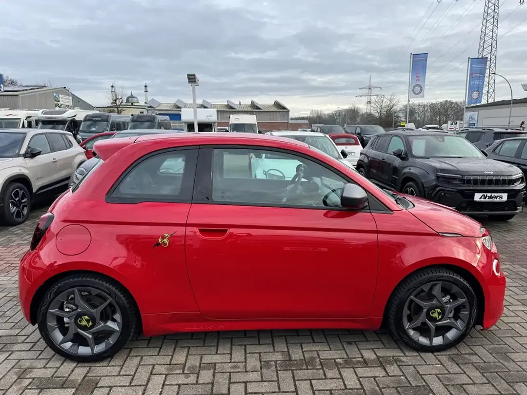 Abarth 500e - Thumbnail 9