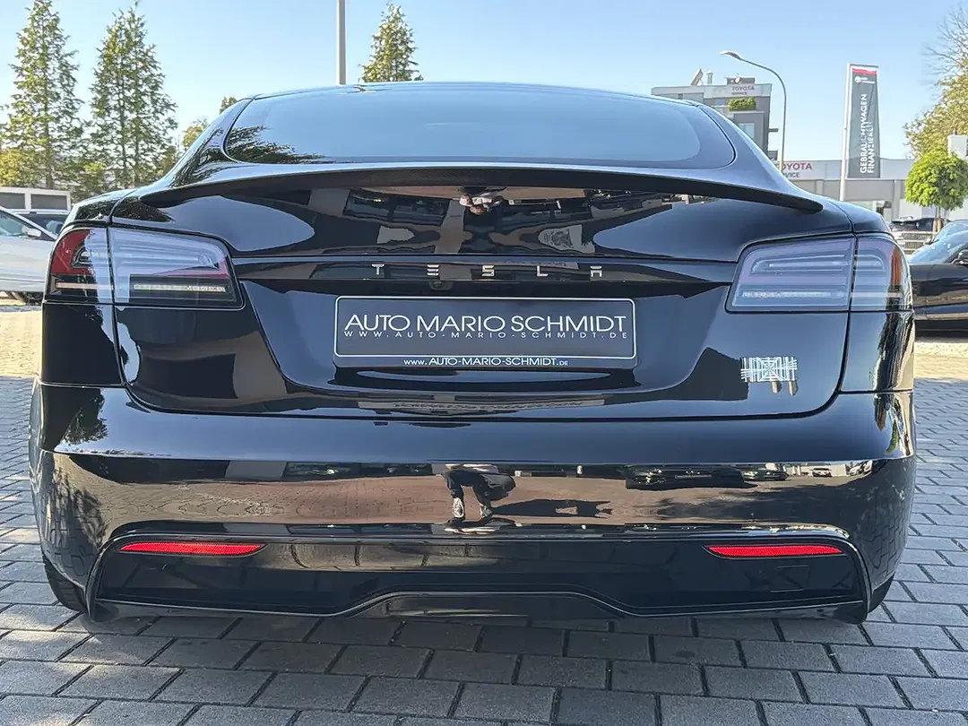 Tesla Model S Plaid - Thumbnail 11
