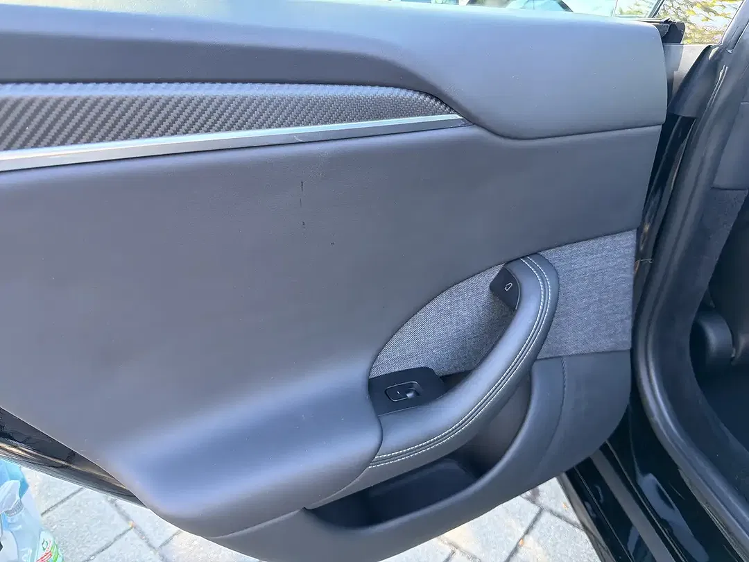Tesla Model S Plaid - Thumbnail 14