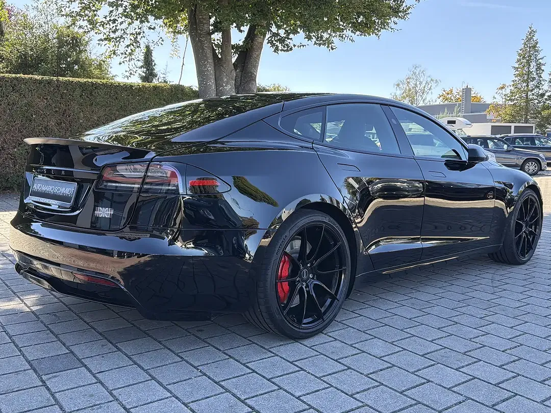 Tesla Model S Plaid - Thumbnail 3
