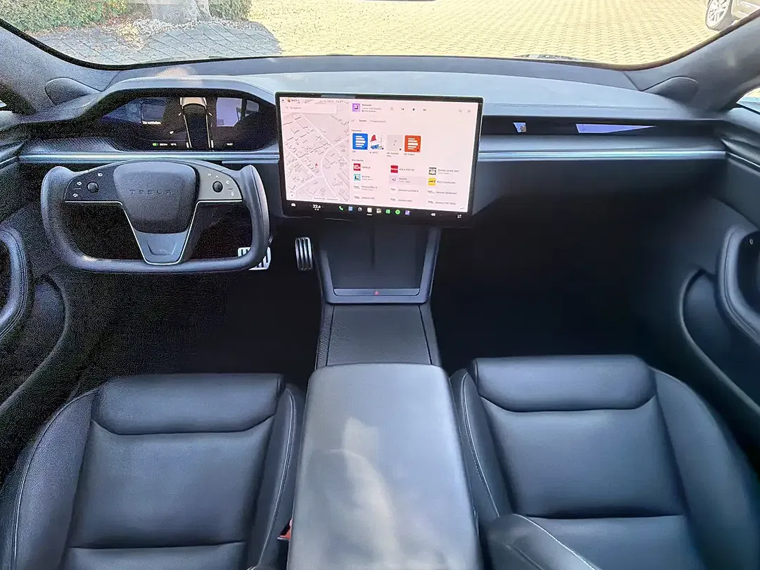 Tesla Model S Plaid - Thumbnail 4