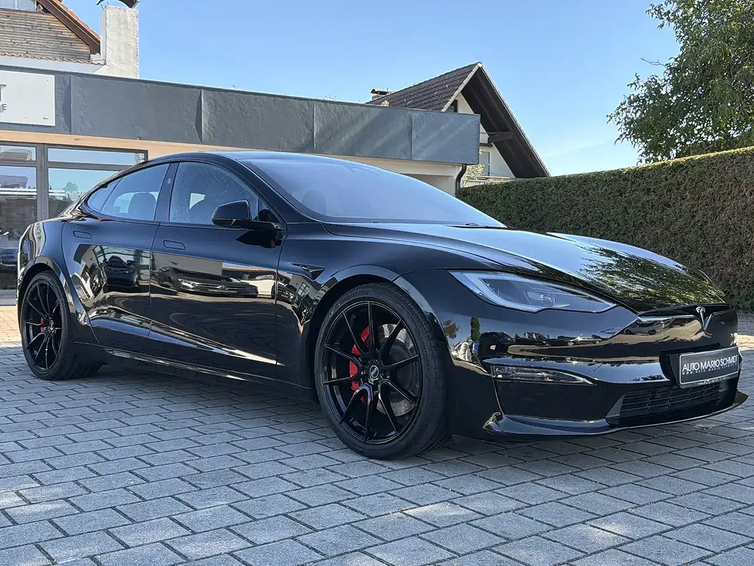 Tesla Model S Plaid - Thumbnail 5