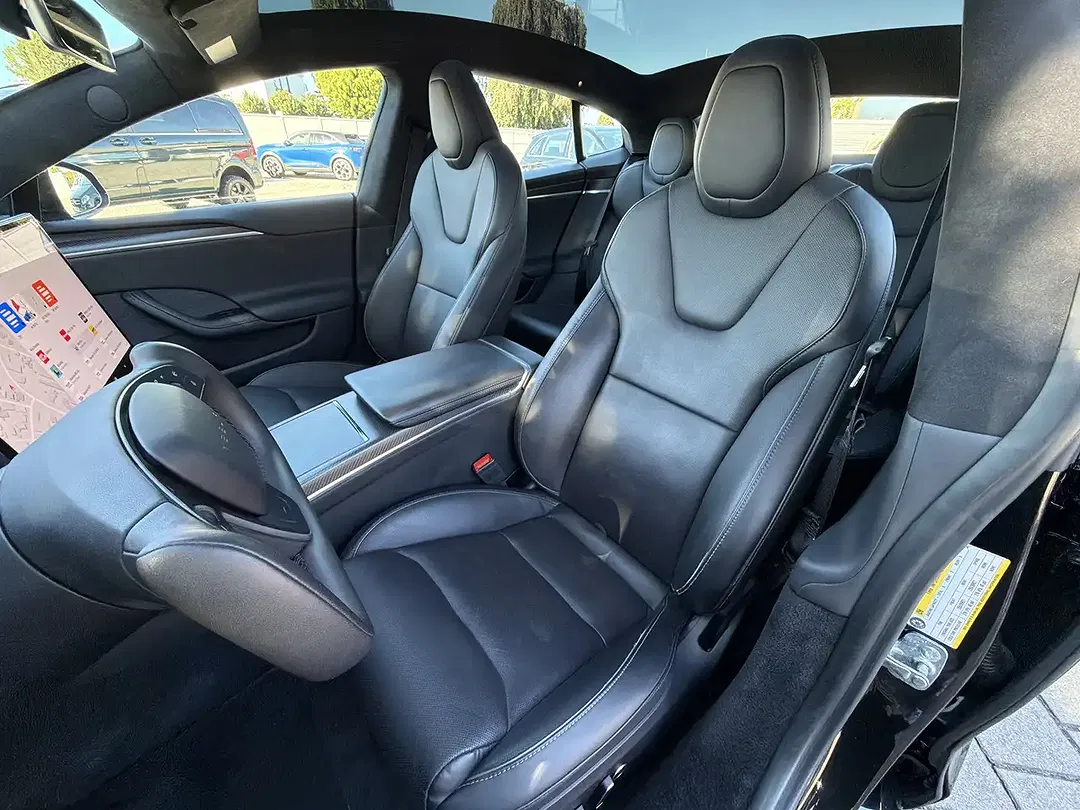 Tesla Model S Plaid - Thumbnail 6