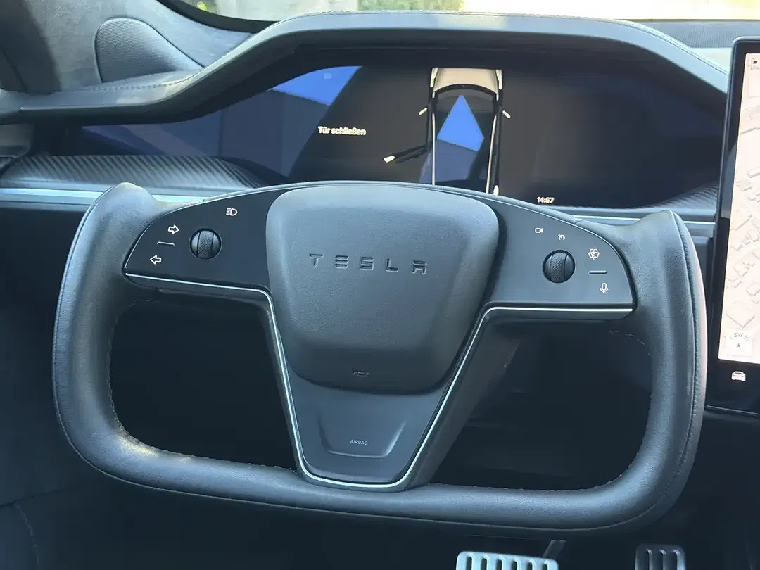 Tesla Model S Plaid - Thumbnail 7