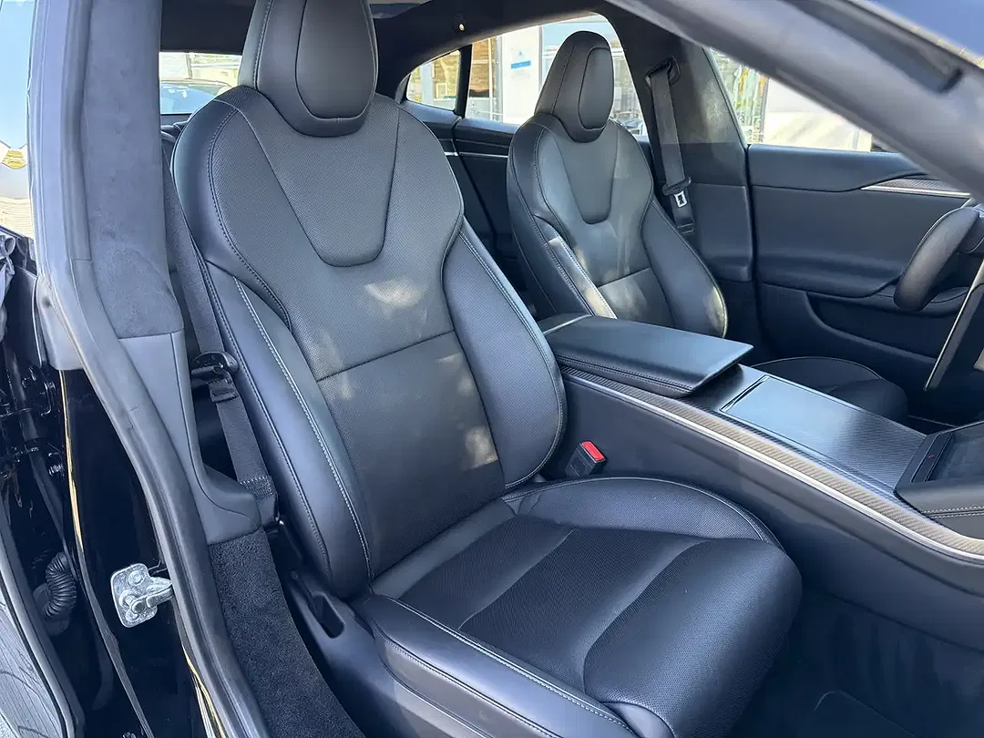 Tesla Model S Plaid - Thumbnail 8